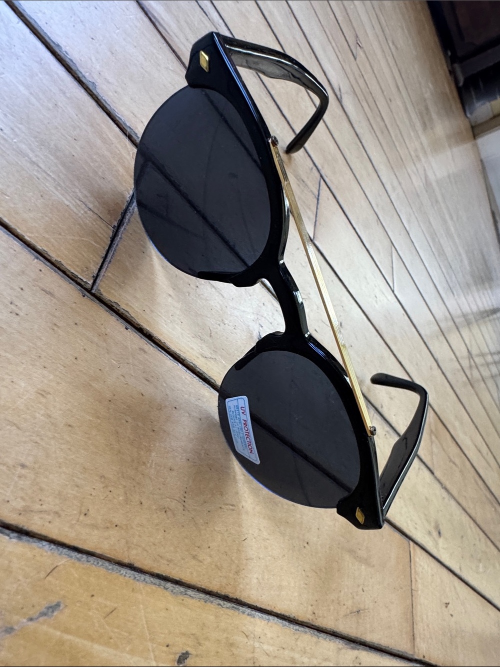 Black Round Women's Sunglasses with Gold Bridge